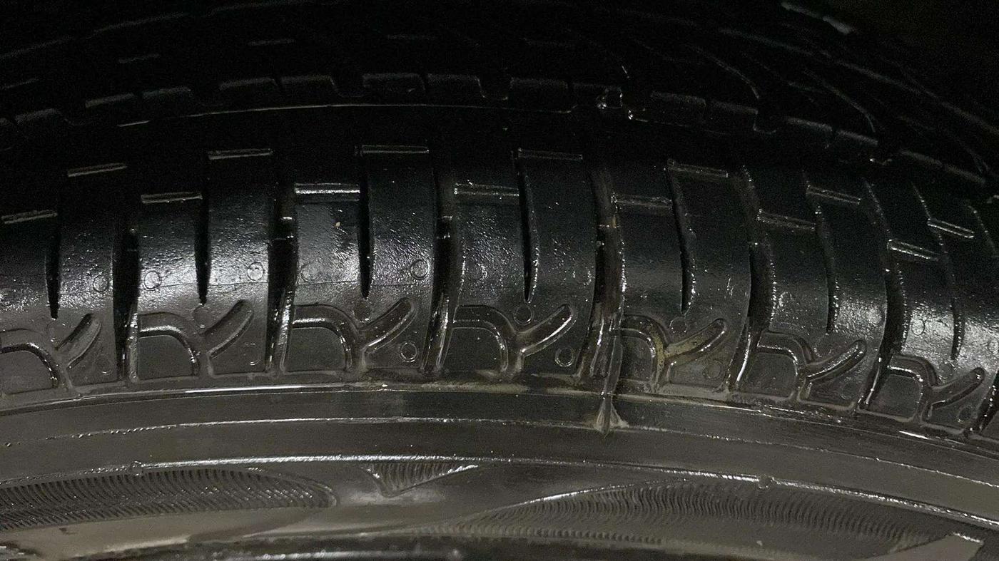 2013 Maruti Wagon R 1.0 VXI, Petrol, Manual, 46,890 km, Right Front Tyre Tread