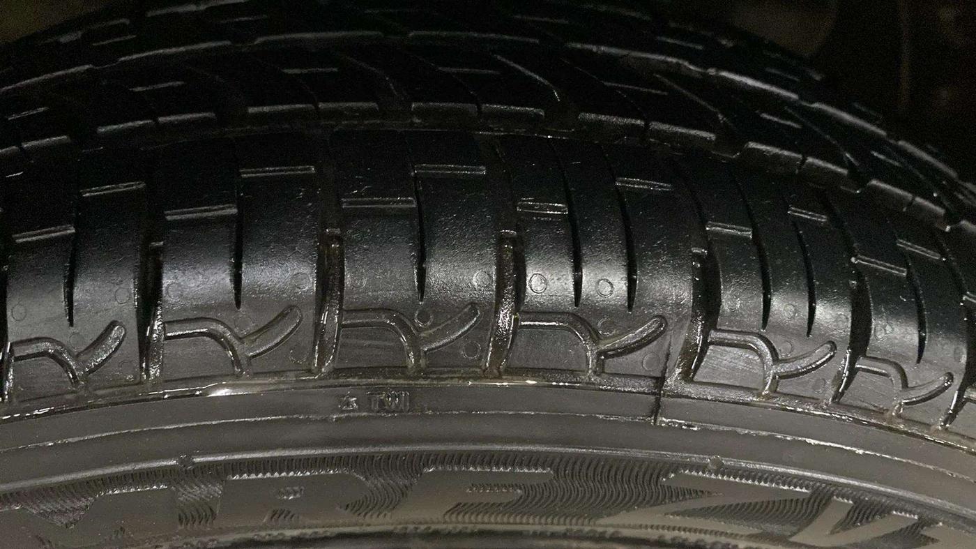 2013 Maruti Wagon R 1.0 VXI, Petrol, Manual, 46,890 km, Left Front Tyre Tread