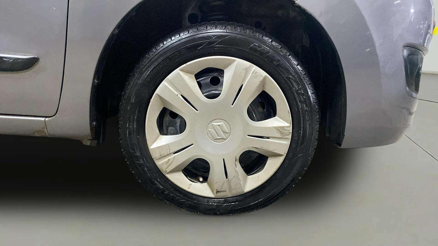 2013 Maruti Wagon R 1.0 VXI, Petrol, Manual, 46,890 km, Right Front Wheel