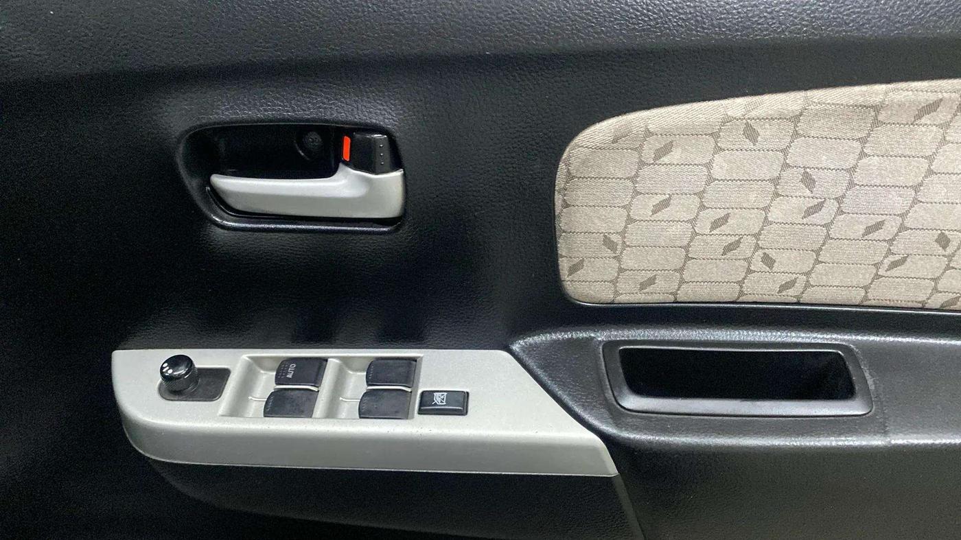 2013 Maruti Wagon R 1.0 VXI, Petrol, Manual, 46,890 km, Driver Side Door Panels Control