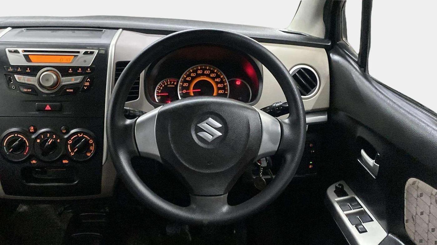 2013 Maruti Wagon R 1.0 VXI, Petrol, Manual, 46,890 km, Steering Wheel Close Up
