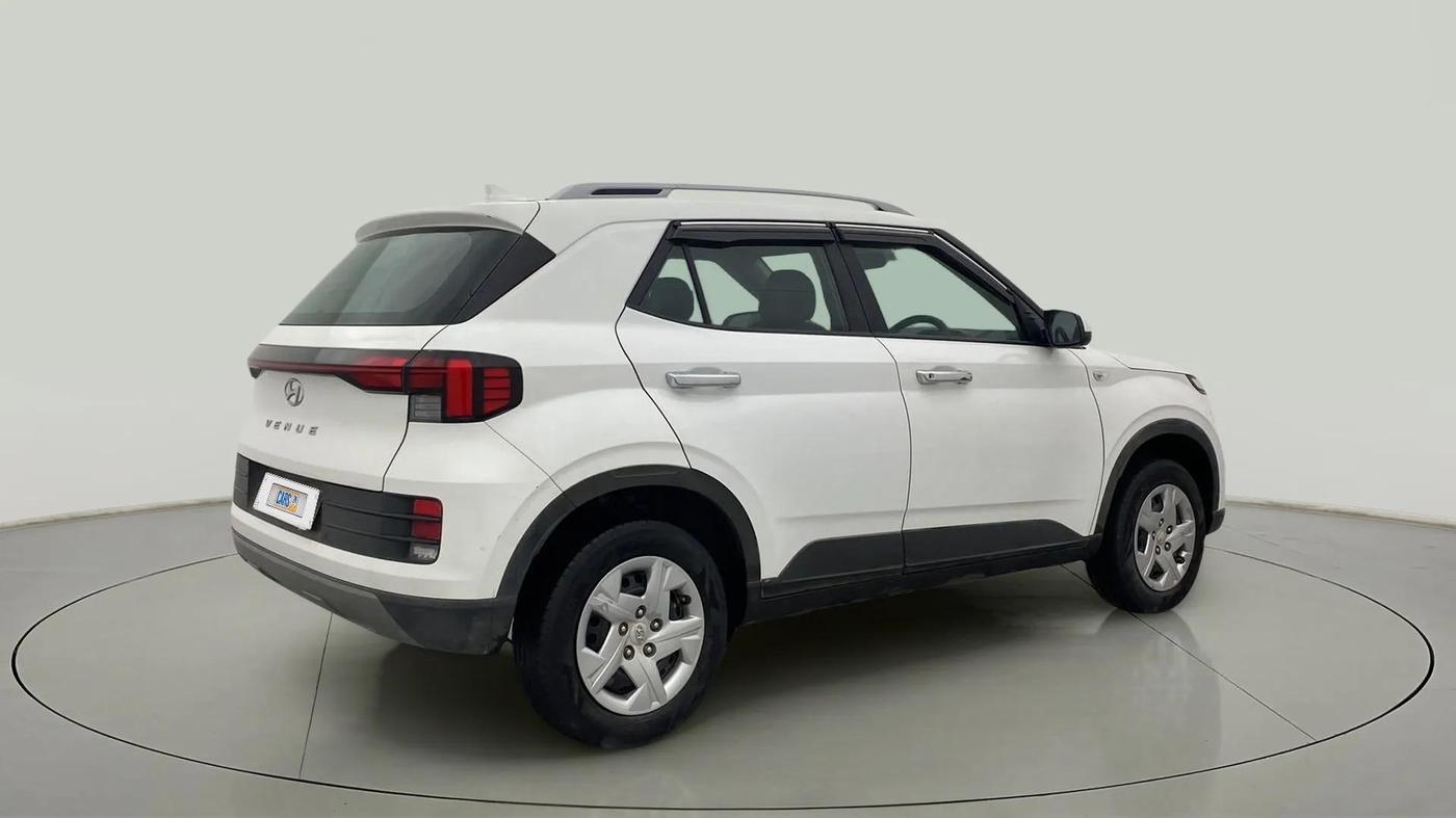 2023 Hyundai VENUE S 1.2, Petrol, Manual, 57,528 km, Right Back Diagonal