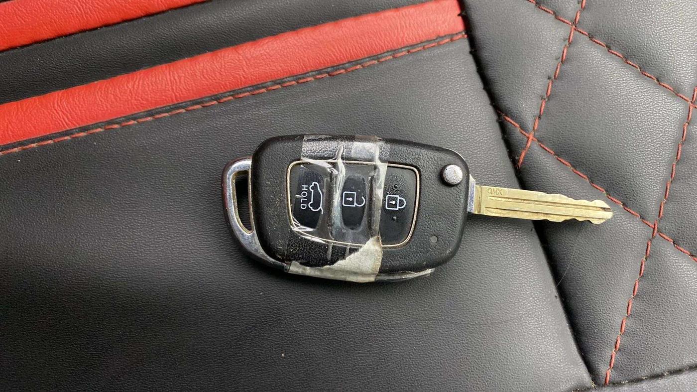 2023 Hyundai VENUE S 1.2, Petrol, Manual, 57,528 km, Key Close Up