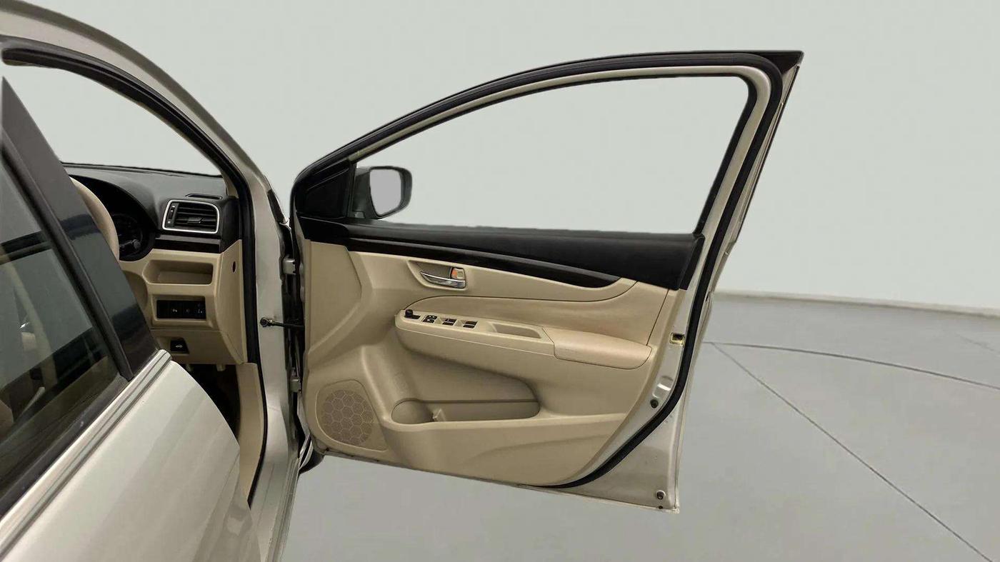 2014 Maruti Ciaz VXI+, Petrol, Manual, 33,001 km, RHS Front Door