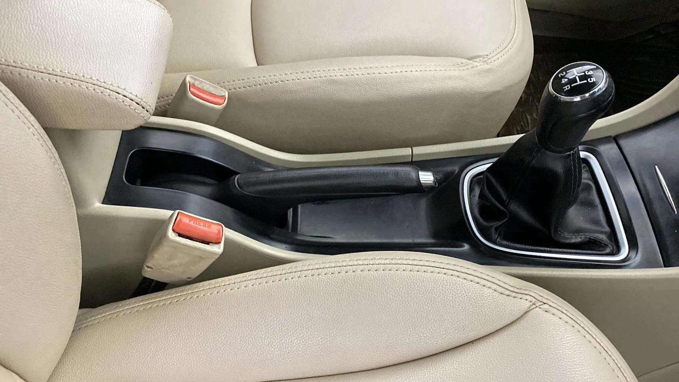 2014 Maruti Ciaz VXI+, Petrol, Manual, 33,001 km, Gear Lever
