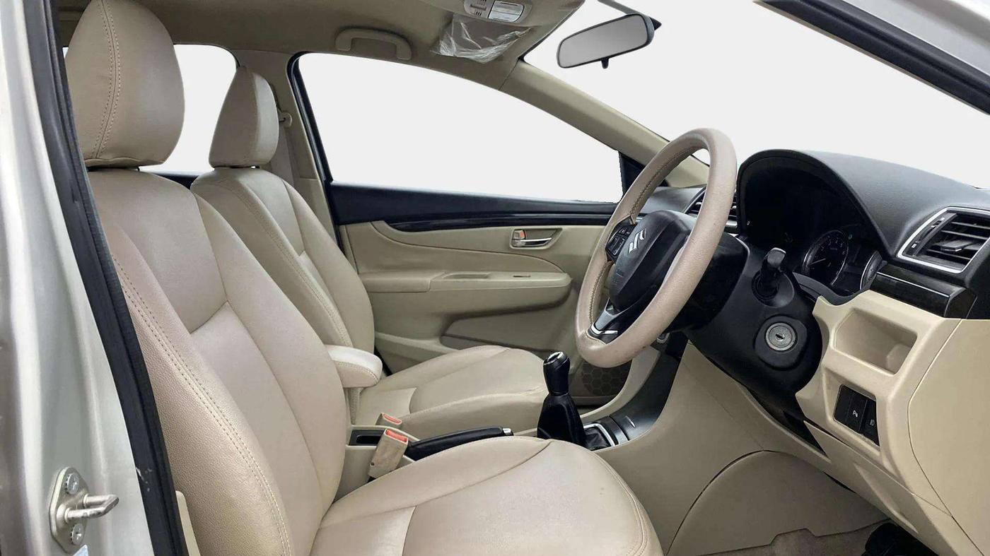 2014 Maruti Ciaz VXI+, Petrol, Manual, 33,001 km, Right Side Front Door Cabin
