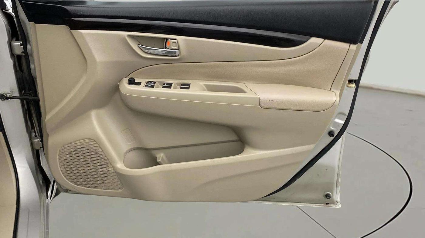 2014 Maruti Ciaz VXI+, Petrol, Manual, 33,001 km, Driver Side Door Panels Control