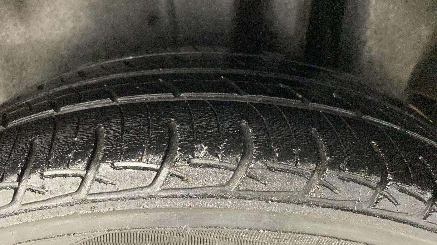 2014 Maruti Ciaz VXI+, Petrol, Manual, 33,001 km, Left Rear Tyre Tread