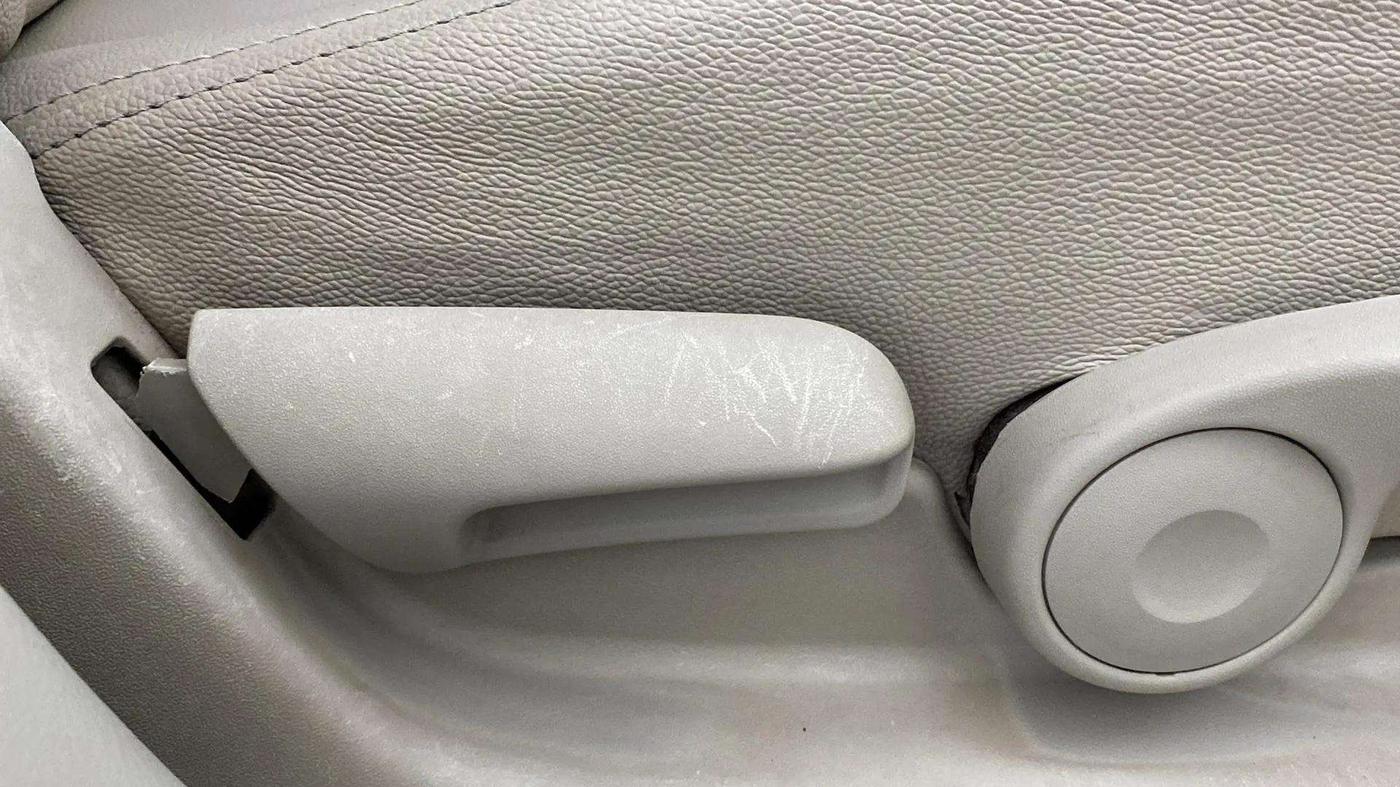 2014 Maruti Ciaz VXI+, Petrol, Manual, 33,001 km, Driver Side Adjustment Panel