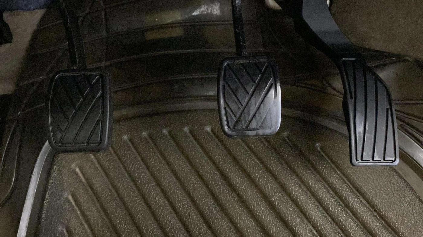 2014 Maruti Ciaz VXI+, Petrol, Manual, 33,001 km, Pedals