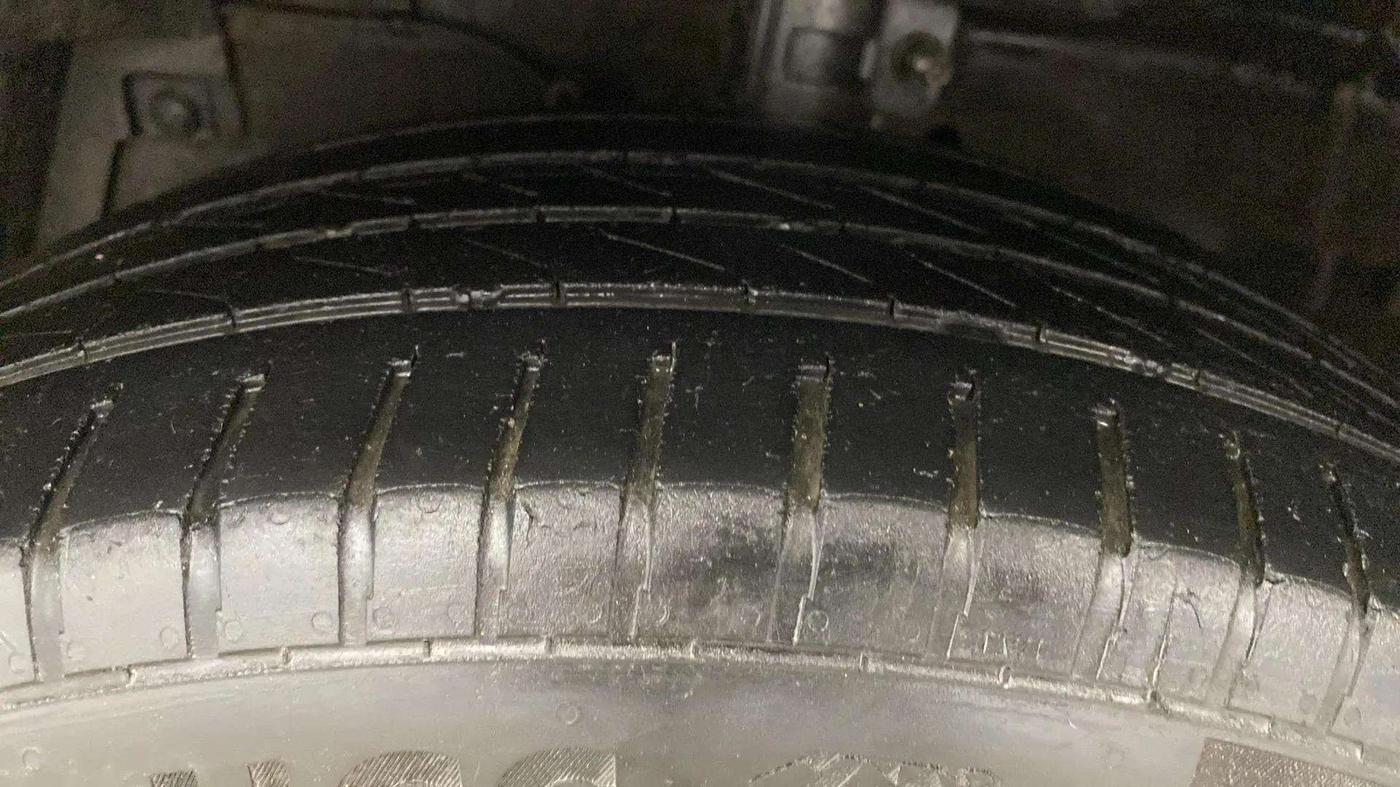 2014 Maruti Ciaz VXI+, Petrol, Manual, 33,001 km, Left Front Tyre Tread