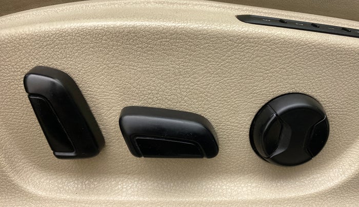 2017 Skoda Octavia 2.0 TDI STYLE PLUS AT, Diesel, Automatic, 97,547 km, Driver Side Adjustment Panel