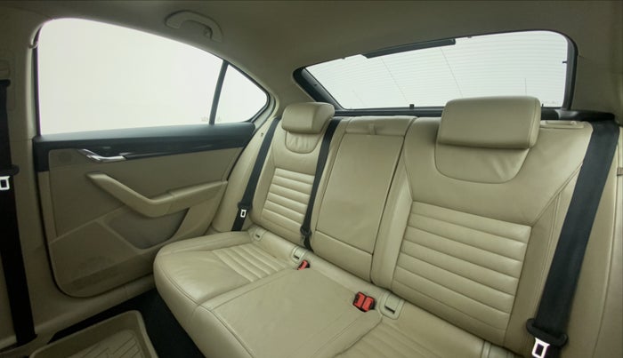 2017 Skoda Octavia 2.0 TDI STYLE PLUS AT, Diesel, Automatic, 97,547 km, Right Side Rear Door Cabin
