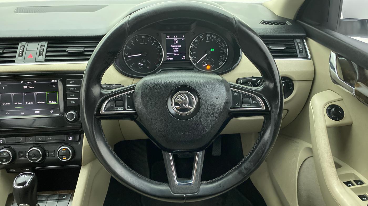 2017 Skoda Octavia 2.0 TDI STYLE PLUS AT, Diesel, Automatic, 97,547 km, Steering Wheel Close Up