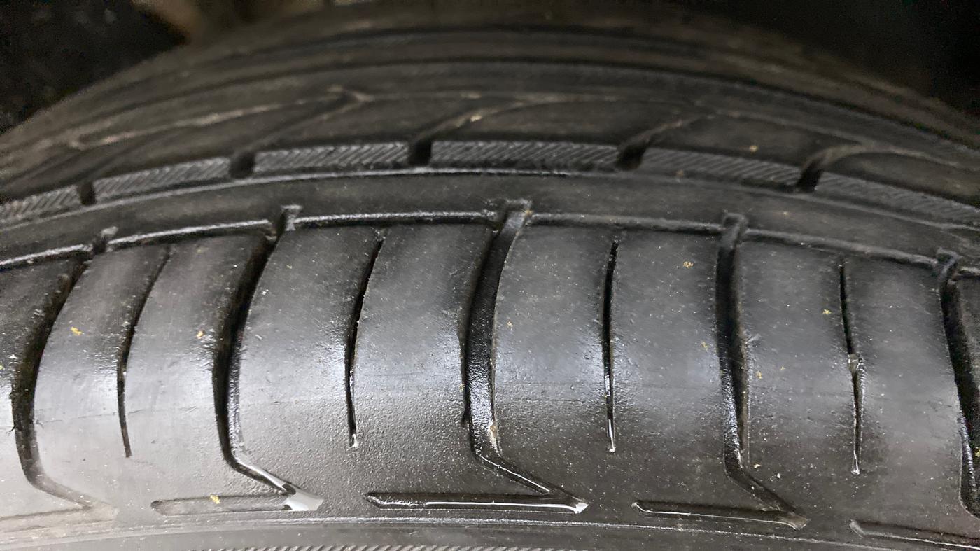 2017 Skoda Octavia 2.0 TDI STYLE PLUS AT, Diesel, Automatic, 97,547 km, Right Front Tyre Tread