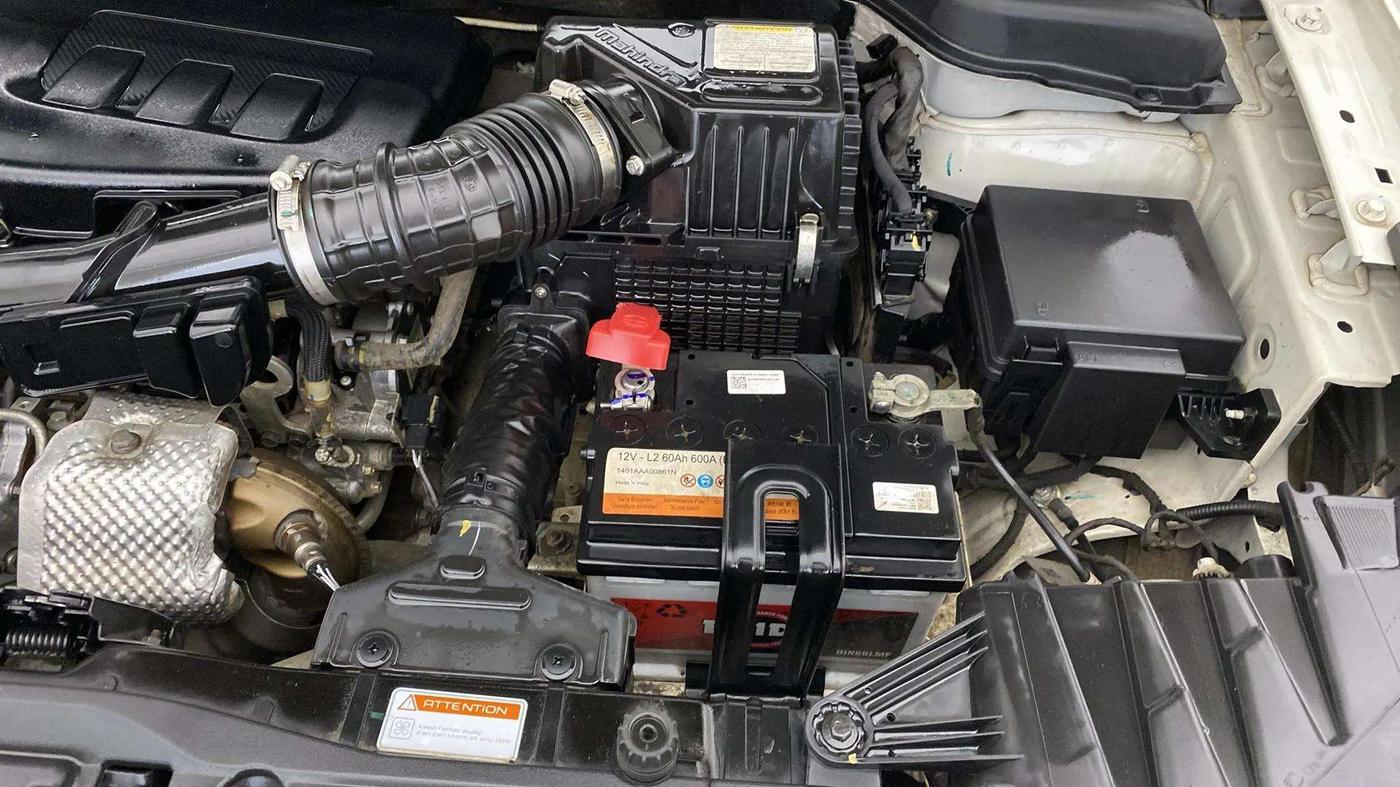 2022 Mahindra XUV300 W6 1.2 PETROL AMT, Petrol, Automatic, 15,960 km, Engine View - Left