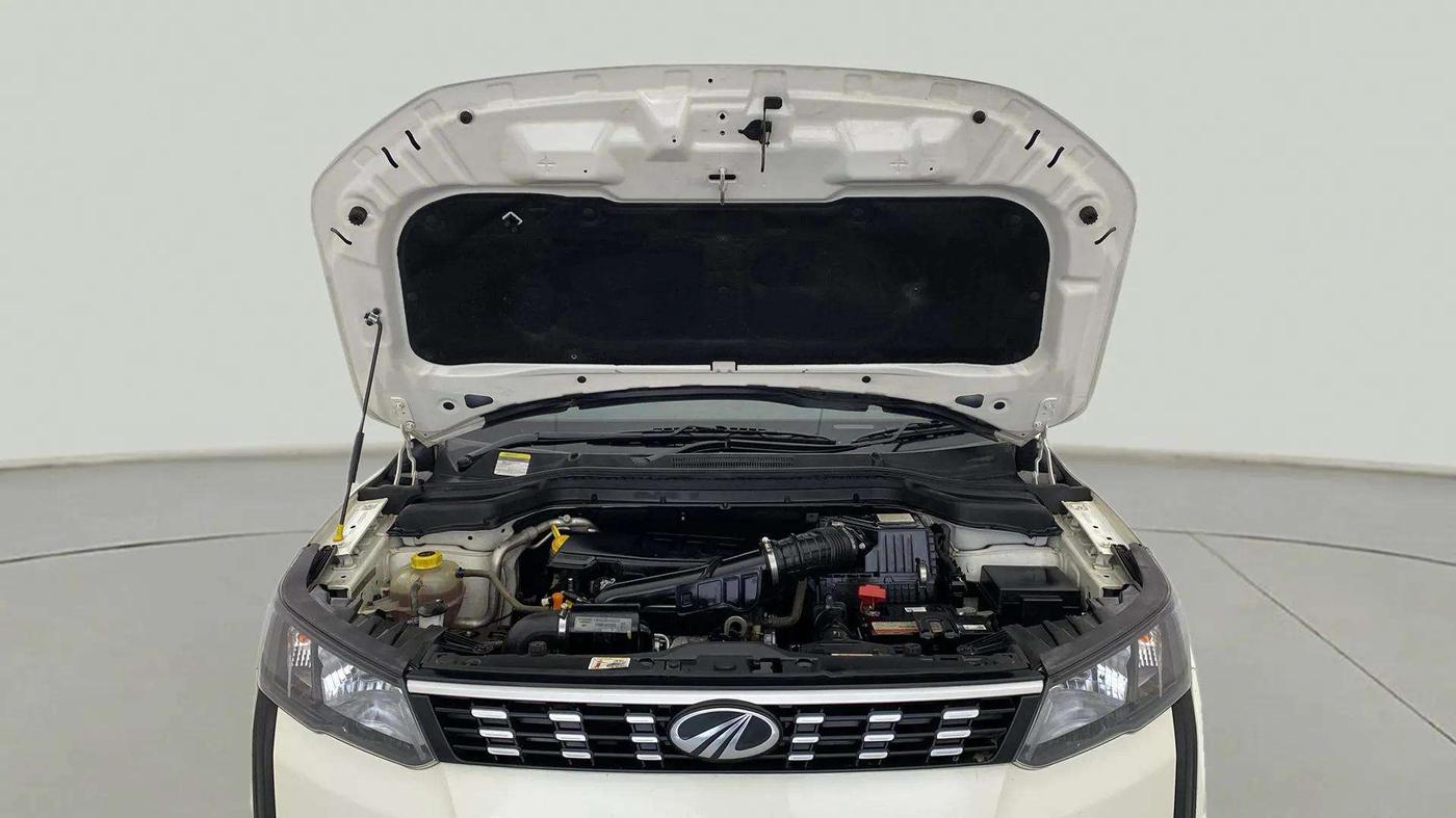2022 Mahindra XUV300 W6 1.2 PETROL AMT, Petrol, Automatic, 15,960 km, Open Bonet