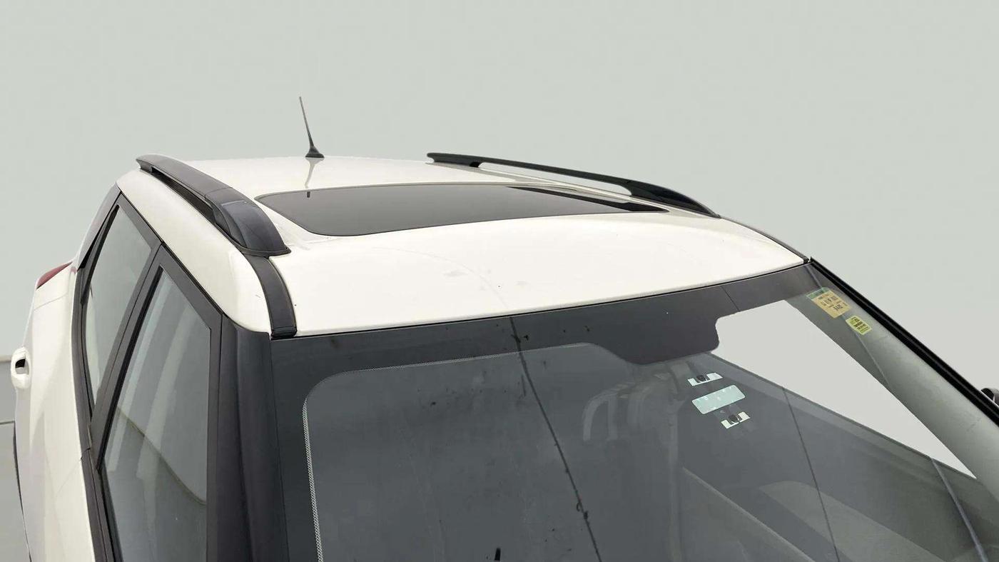 2022 Mahindra XUV300 W6 1.2 PETROL AMT, Petrol, Automatic, 15,960 km, Roof