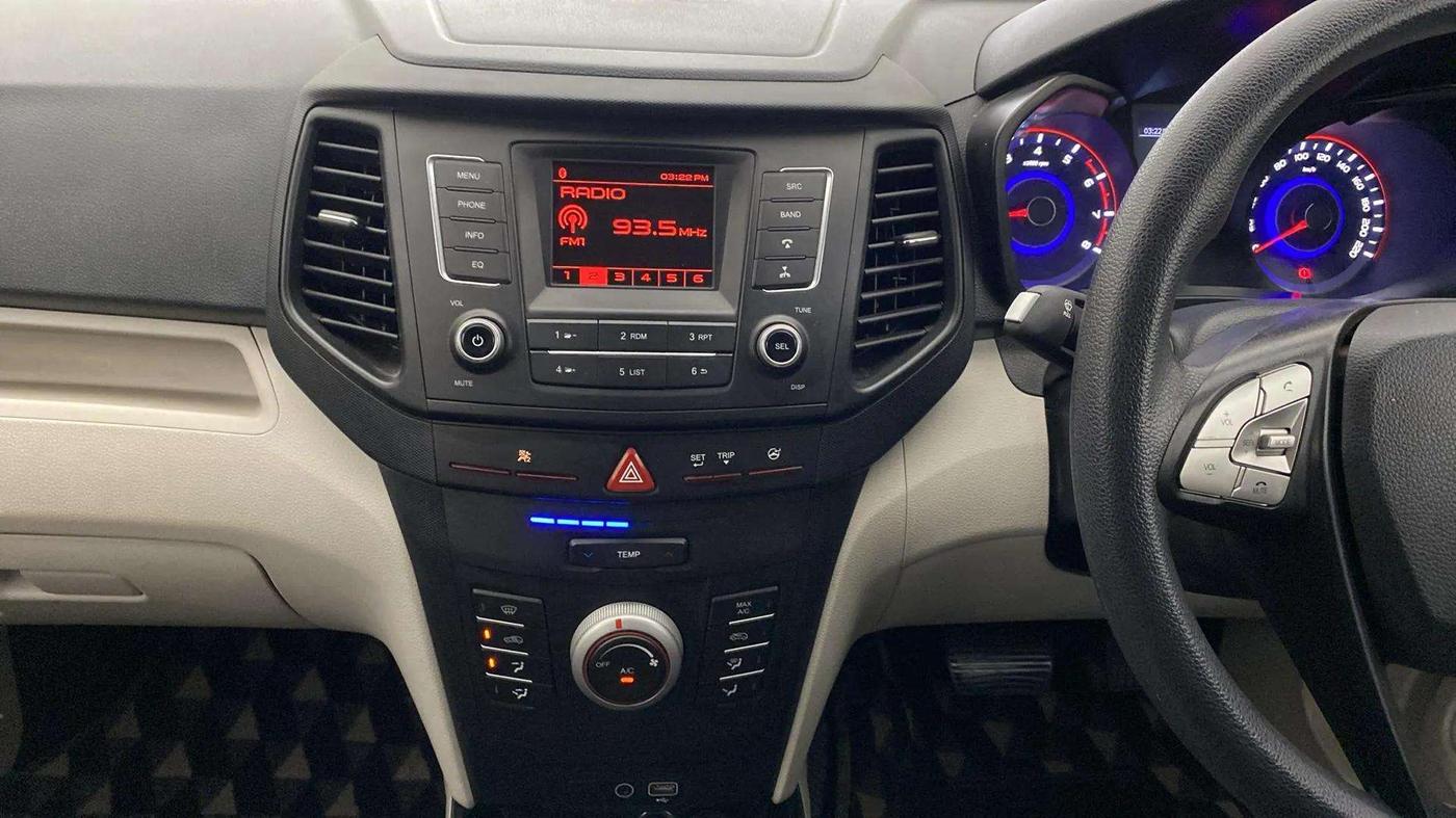 2022 Mahindra XUV300 W6 1.2 PETROL AMT, Petrol, Automatic, 15,960 km, Air Conditioner