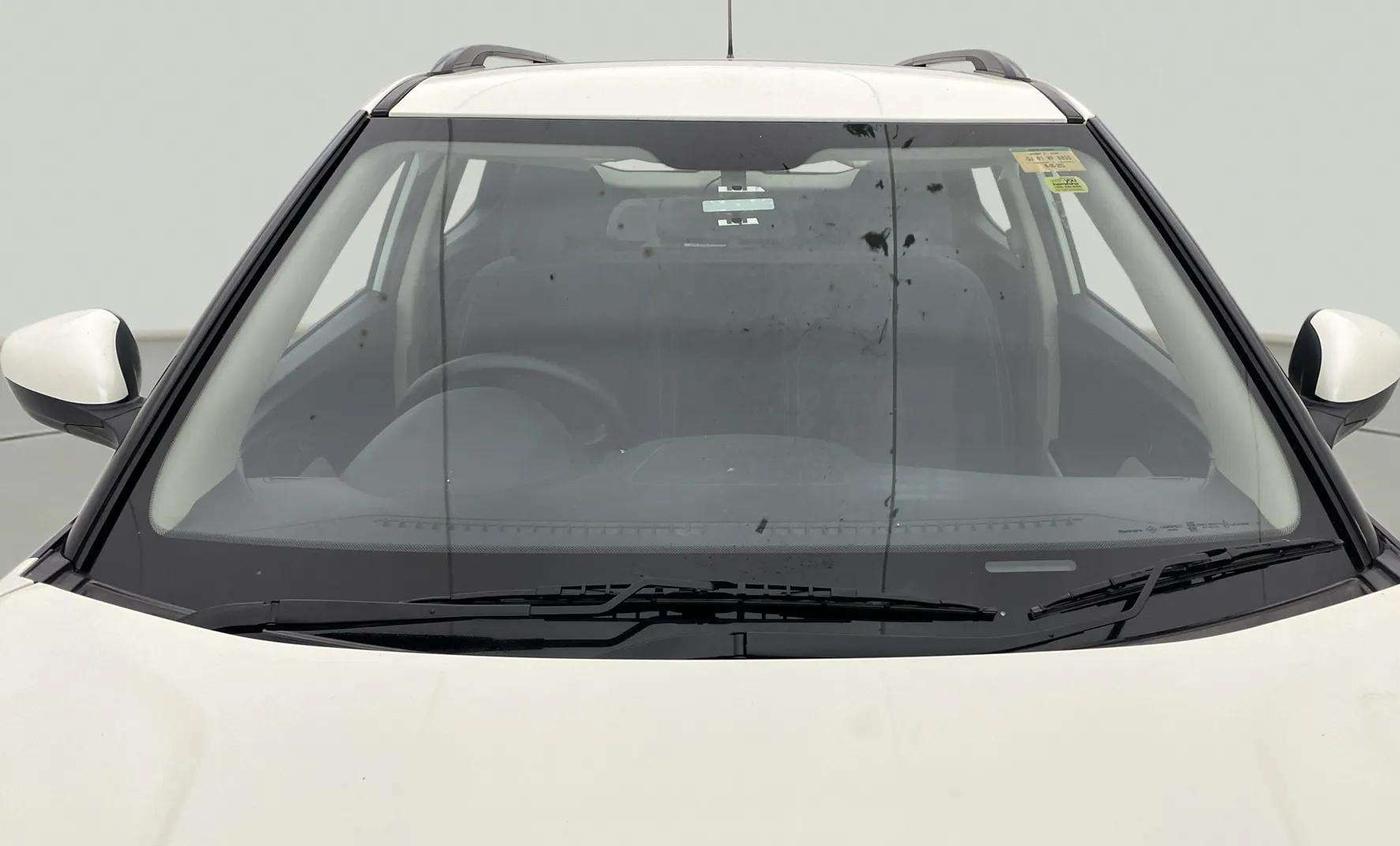 2022 Mahindra XUV300 W6 1.2 PETROL AMT, Petrol, Automatic, 15,960 km, Front Windshield