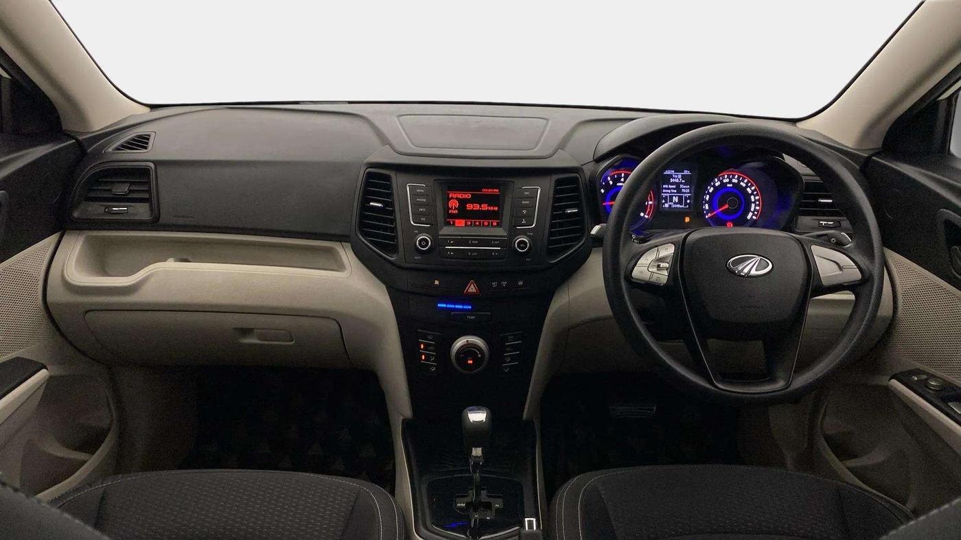 2022 Mahindra XUV300 W6 1.2 PETROL AMT, Petrol, Automatic, 15,960 km, Dashboard