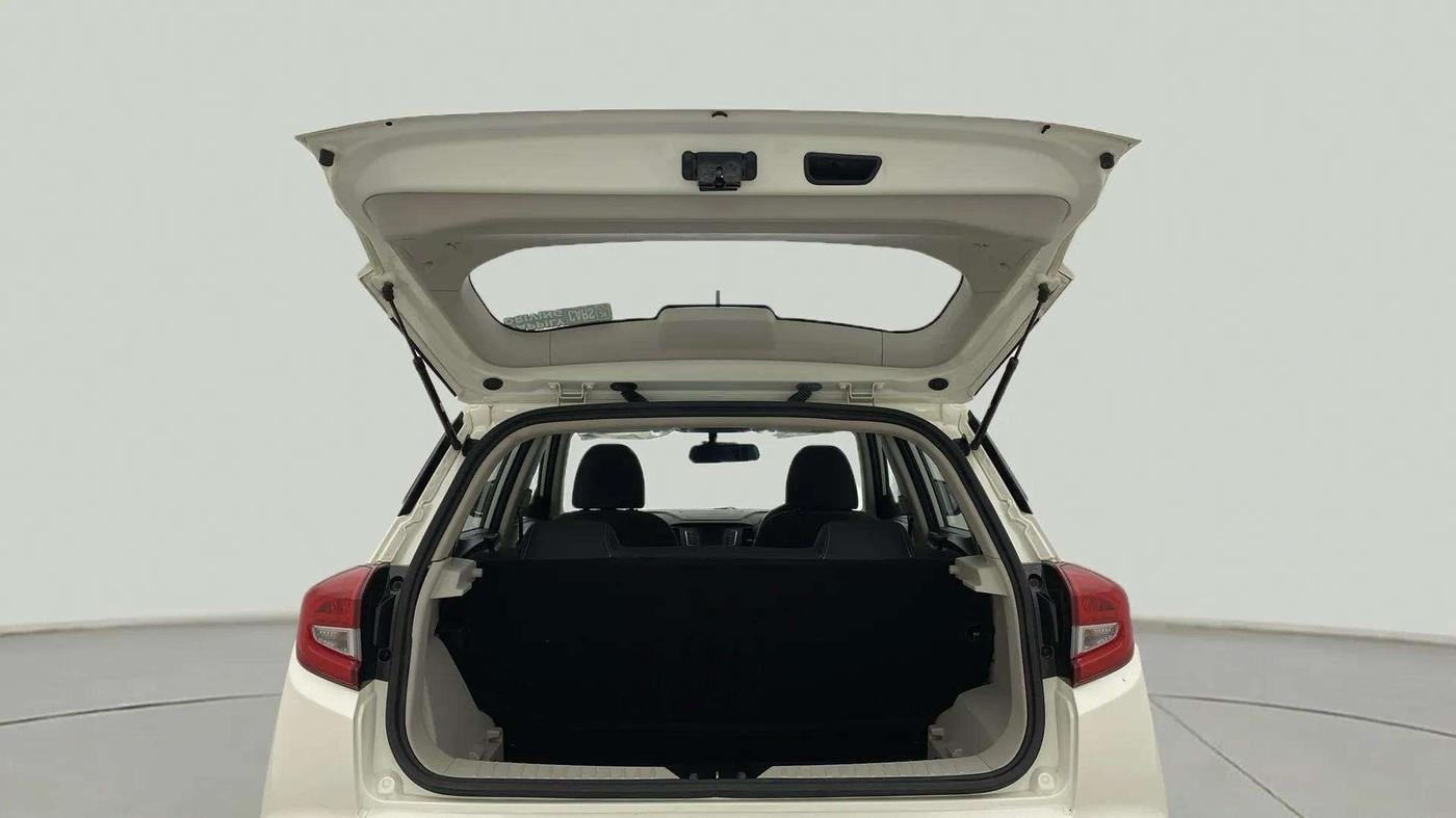 2022 Mahindra XUV300 W6 1.2 PETROL AMT, Petrol, Automatic, 15,960 km, Boot Door Open