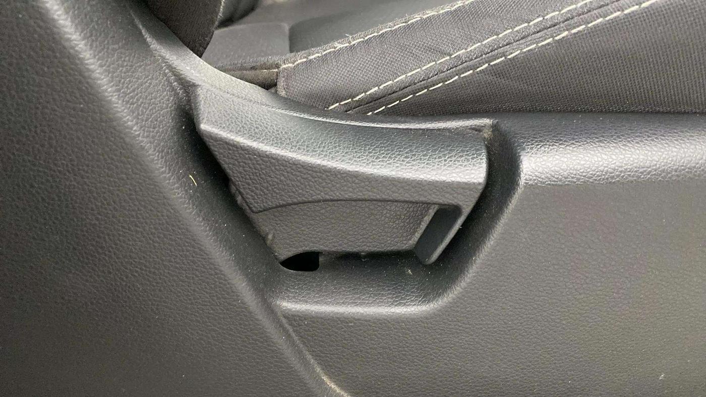 2022 Mahindra XUV300 W6 1.2 PETROL AMT, Petrol, Automatic, 15,960 km, Driver Side Adjustment Panel