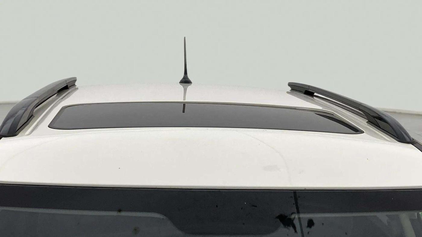 2022 Mahindra XUV300 W6 1.2 PETROL AMT, Petrol, Automatic, 15,960 km, Moonroof/ Sunroof