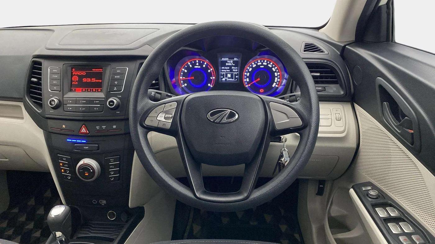 2022 Mahindra XUV300 W6 1.2 PETROL AMT, Petrol, Automatic, 15,960 km, Steering Wheel Close Up