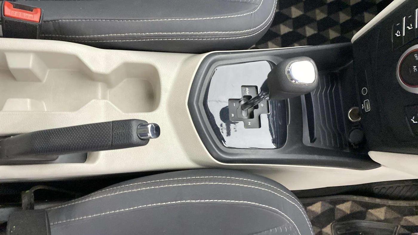 2022 Mahindra XUV300 W6 1.2 PETROL AMT, Petrol, Automatic, 15,960 km, Gear Lever