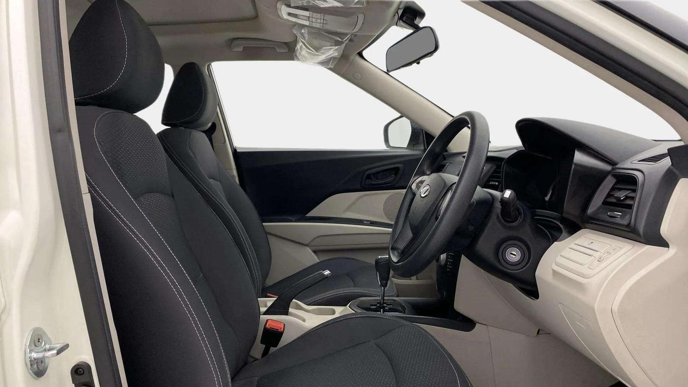 2022 Mahindra XUV300 W6 1.2 PETROL AMT, Petrol, Automatic, 15,960 km, Right Side Front Door Cabin