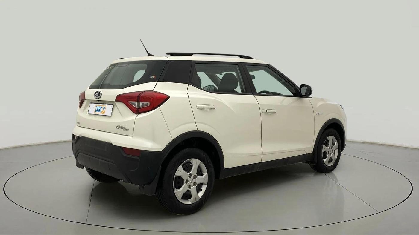 2022 Mahindra XUV300 W6 1.2 PETROL AMT, Petrol, Automatic, 15,960 km, Right Back Diagonal