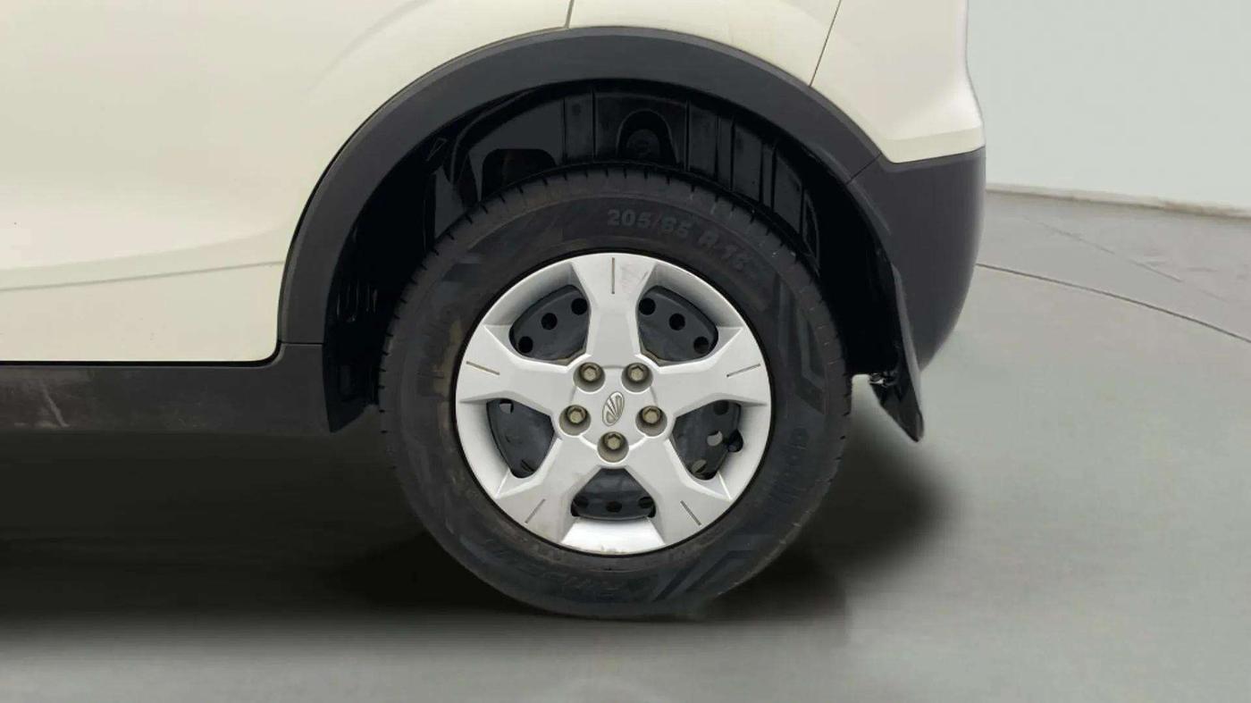 2022 Mahindra XUV300 W6 1.2 PETROL AMT, Petrol, Automatic, 15,960 km, Left Rear Wheel