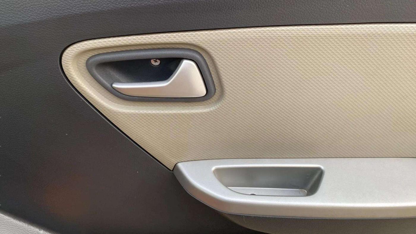 2015 Maruti Alto K10 VXI, Petrol, Manual, 16,041 km, Driver Side Door Panels Control