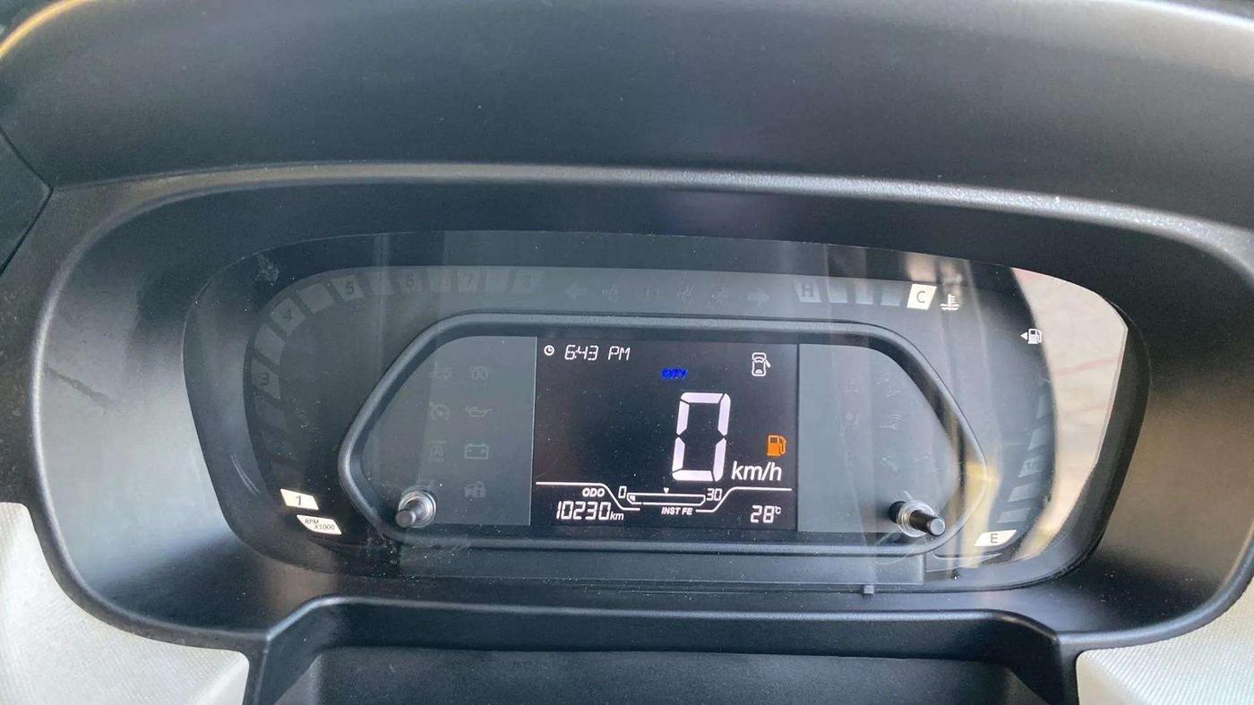 2024 Tata PUNCH PURE MT, Petrol, Manual, 10,100 km, Odometer Image