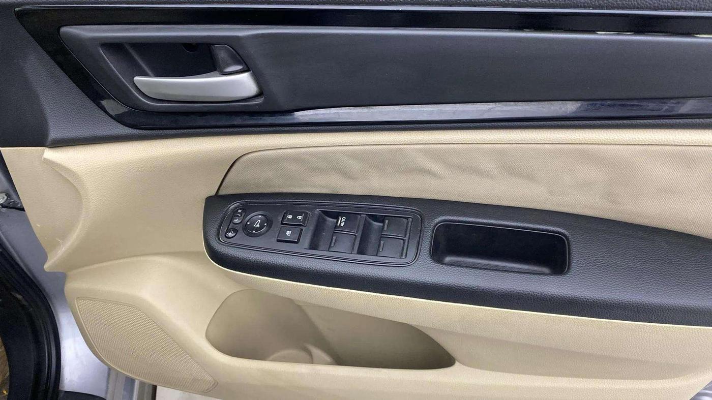 2019 Honda Amaze 1.2L I-VTEC VX, Petrol, Manual, 55,627 km, Driver Side Door Panels Control