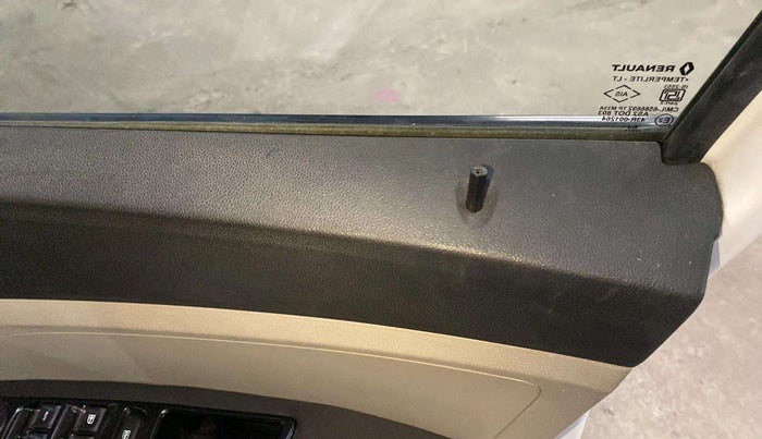 2019 Renault TRIBER RXZ, Petrol, Manual, 34,212 km, Lock system - Door lock knob has minor damage