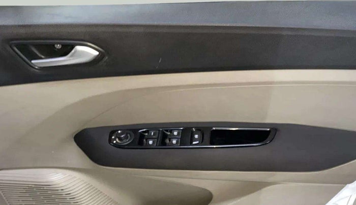 2019 Renault TRIBER RXZ, Petrol, Manual, 34,212 km, Driver Side Door Panels Control