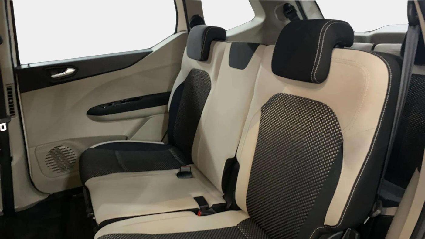 2019 Renault TRIBER RXZ, Petrol, Manual, 34,216 km, Right Side Rear Door Cabin
