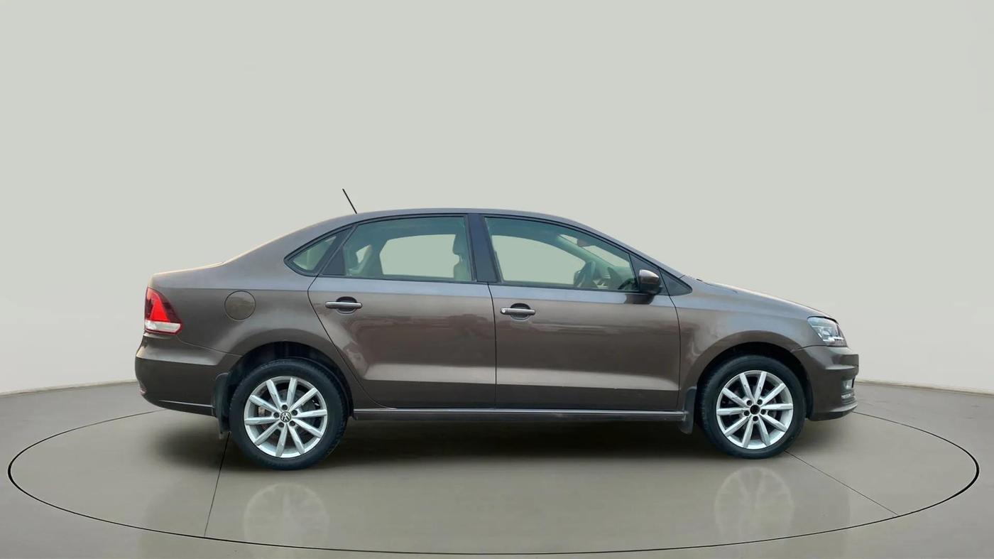 2017 Volkswagen Vento HIGHLINE PLUS 1.2 AT 16 ALLOY, Petrol, Automatic, 71,259 km, Right Side View