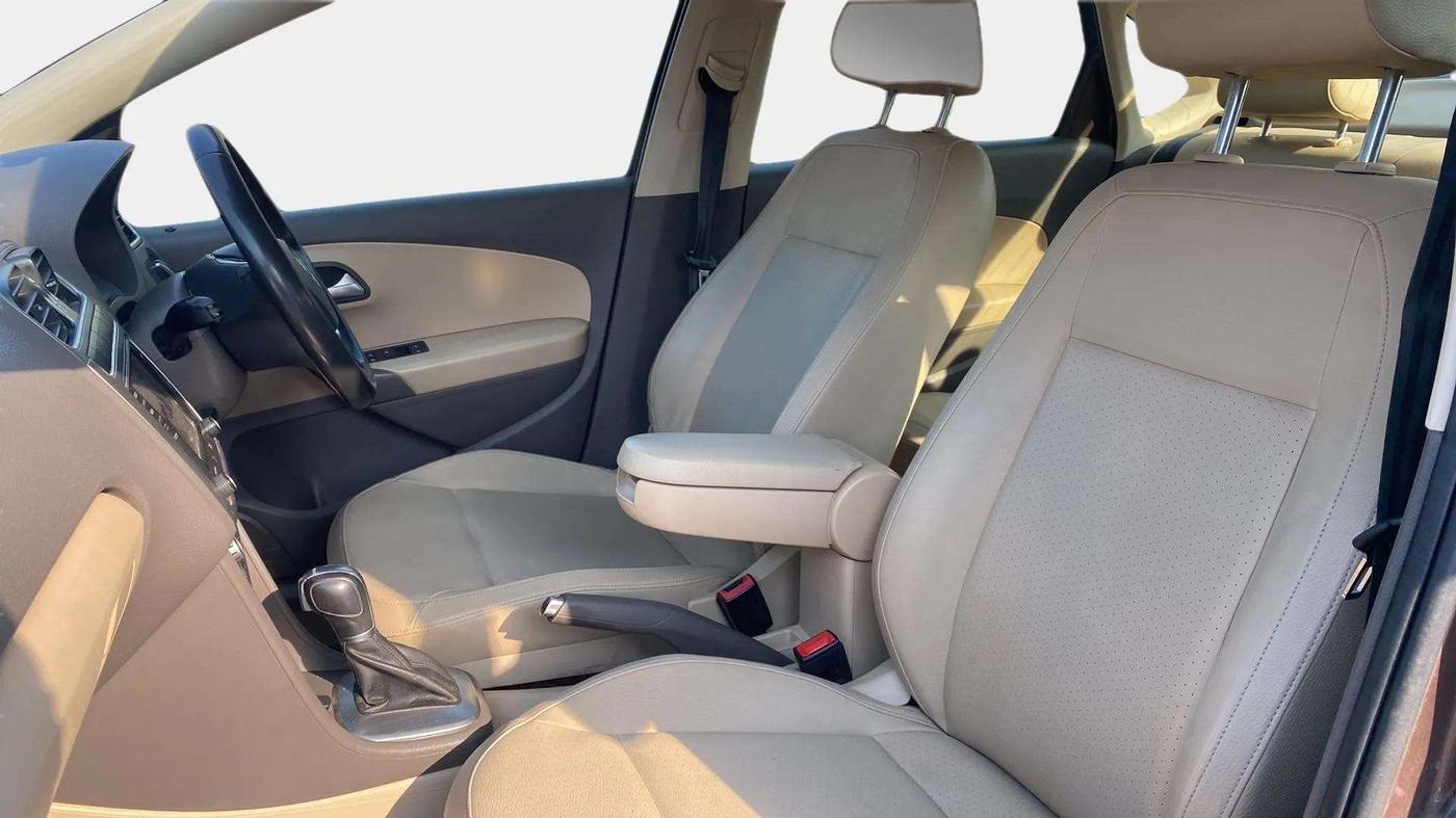 2017 Volkswagen Vento HIGHLINE PLUS 1.2 AT 16 ALLOY, Petrol, Automatic, 71,259 km, Right Side Front Door Cabin