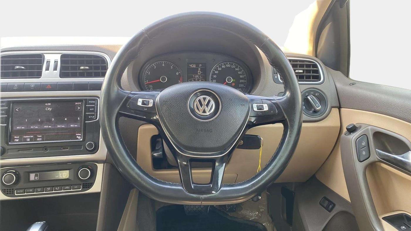 2017 Volkswagen Vento HIGHLINE PLUS 1.2 AT 16 ALLOY, Petrol, Automatic, 71,259 km, Steering Wheel Close Up