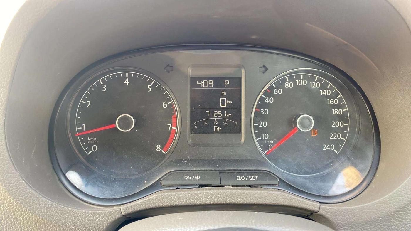2017 Volkswagen Vento HIGHLINE PLUS 1.2 AT 16 ALLOY, Petrol, Automatic, 71,259 km, Odometer Image