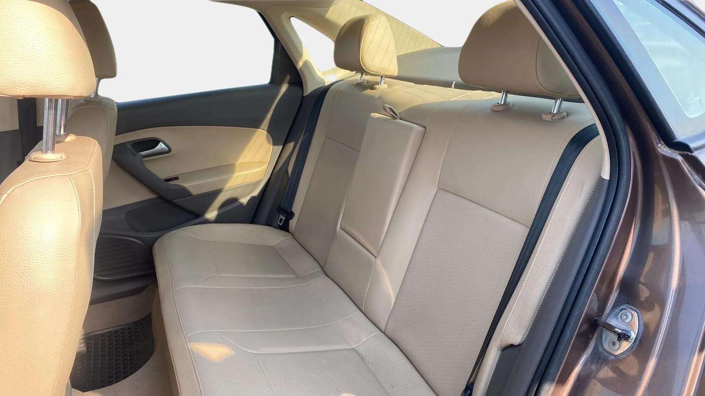 2017 Volkswagen Vento HIGHLINE PLUS 1.2 AT 16 ALLOY, Petrol, Automatic, 71,259 km, Right Side Rear Door Cabin