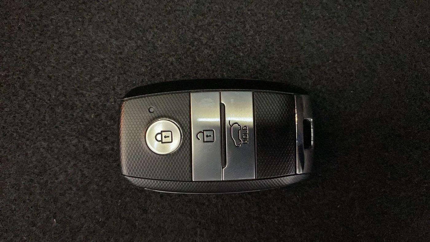 2022 KIA CARENS PRESTIGE PLUS 1.4 PETROL 7 STR, Petrol, Manual, 13,379 km, Key Close Up
