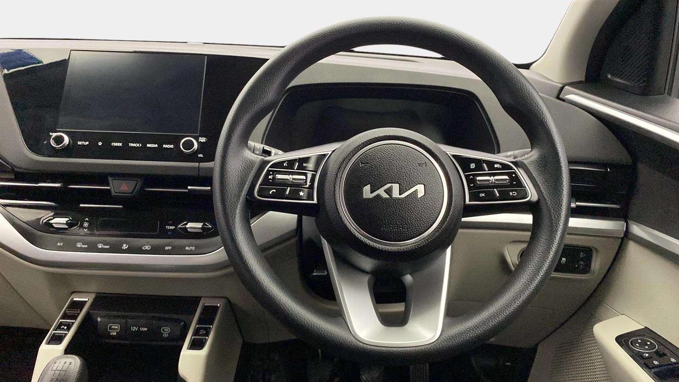 2022 KIA CARENS PRESTIGE PLUS 1.4 PETROL 7 STR, Petrol, Manual, 13,379 km, Steering Wheel Close Up