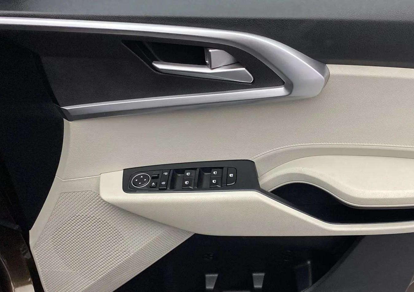 2022 KIA CARENS PRESTIGE PLUS 1.4 PETROL 7 STR, Petrol, Manual, 13,379 km, Driver Side Door Panels Control