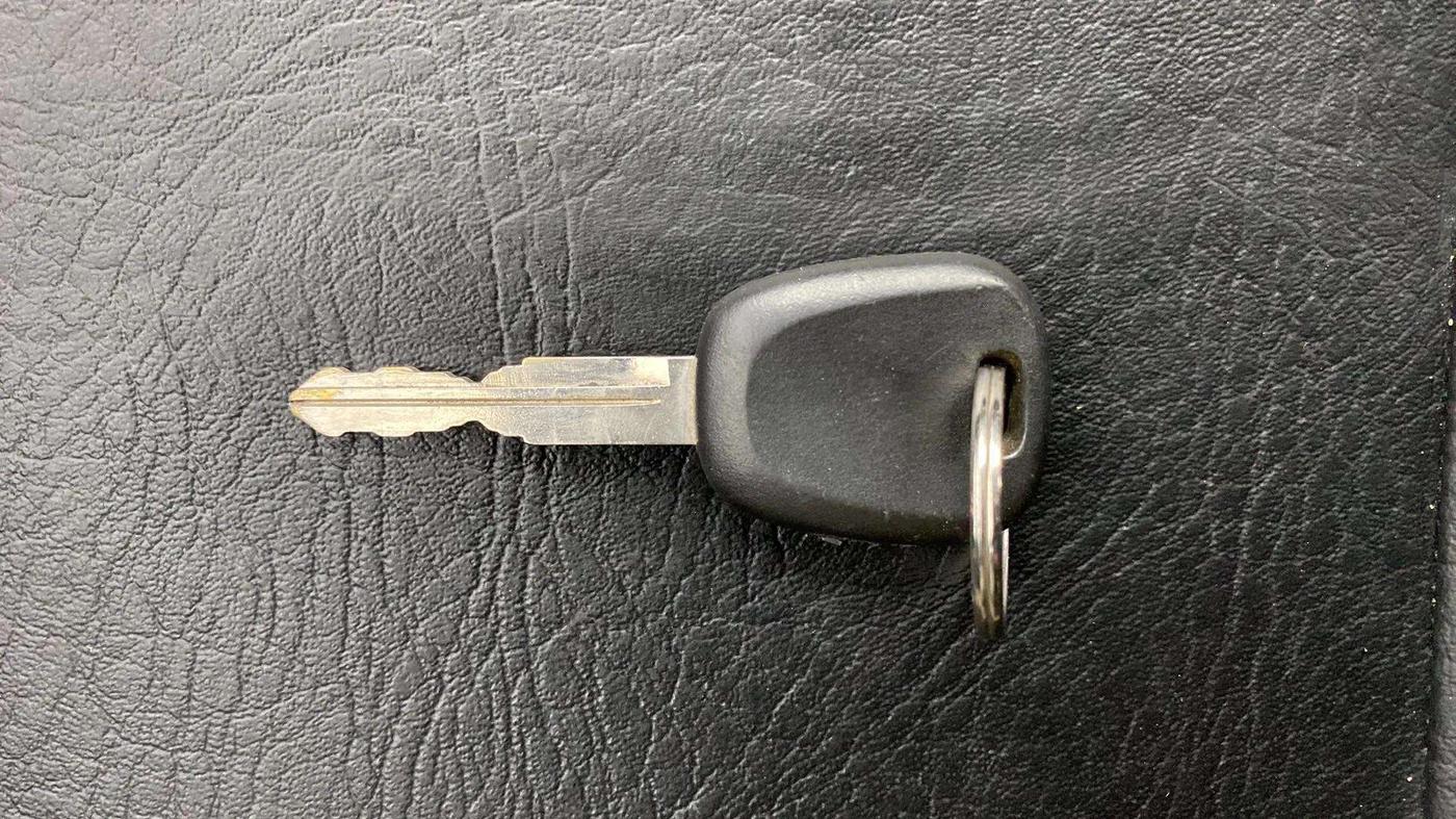2023 Maruti Eeco 5 STR AC, Petrol, Manual, 24,840 km, Key Close Up