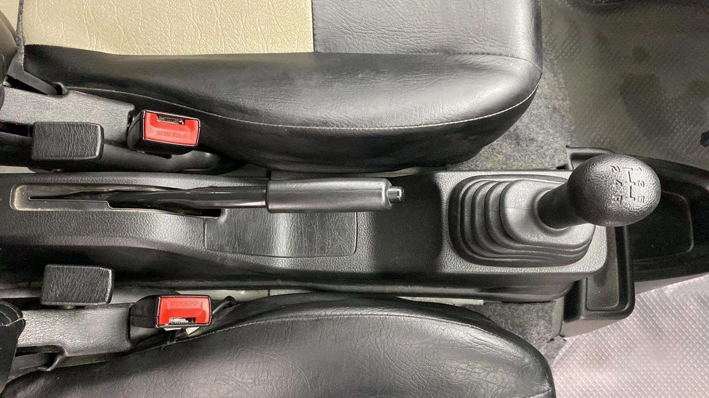 2023 Maruti Eeco 5 STR AC, Petrol, Manual, 24,840 km, Gear Lever