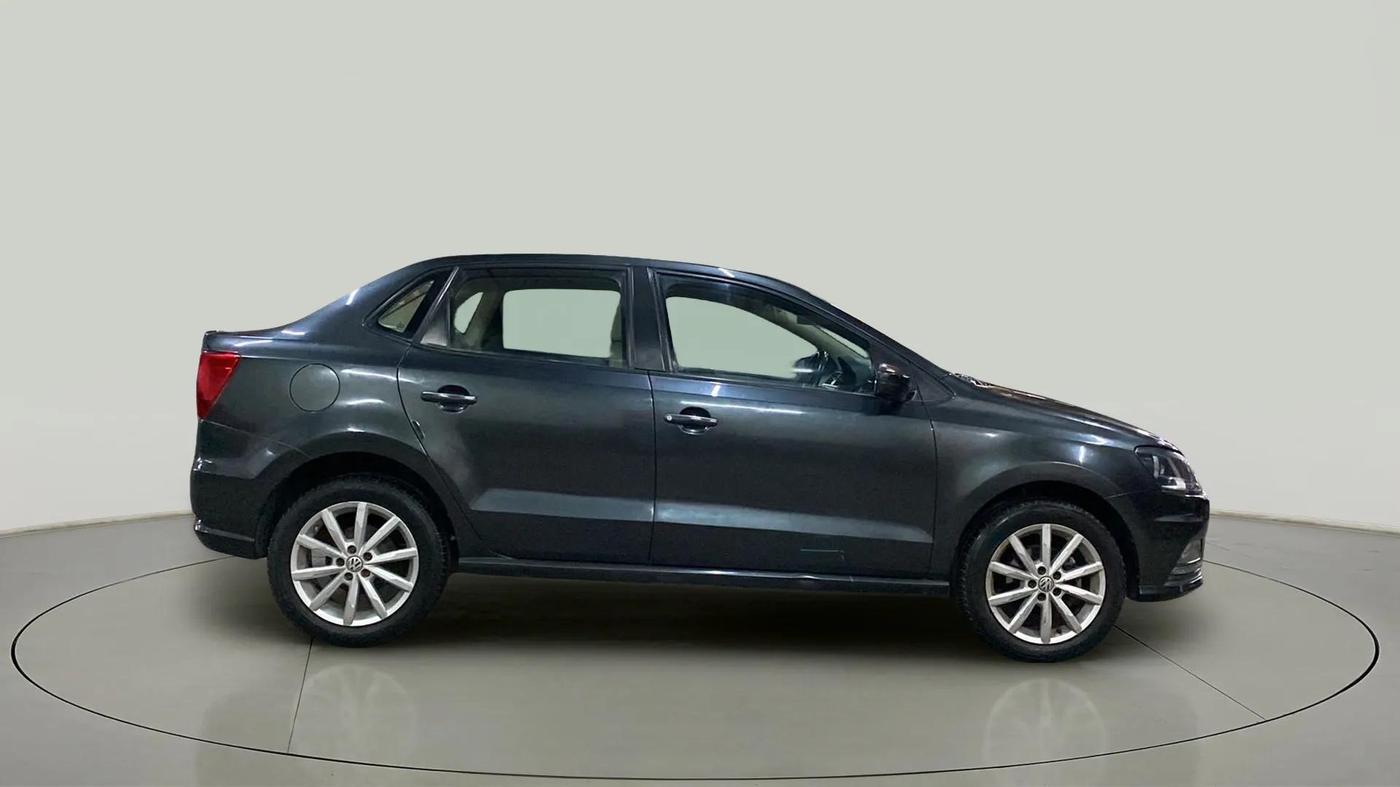2017 Volkswagen Ameo HIGHLINE1.2L, Petrol, Manual, 42,994 km, Right Side View